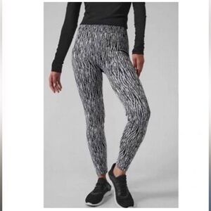 NWOT !! Athleta Flurry Elemental Tight Leggings